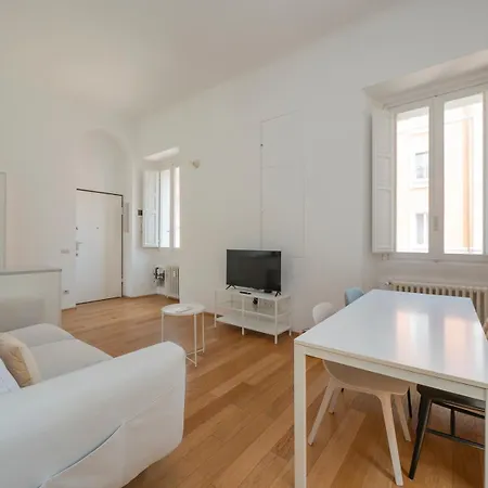 Xenia - Attic In Chinatown * Milano